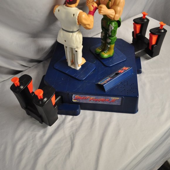 Vintage 1993 Tiger Capcom street fighter 2 II rock em sock em robots game (P59) - Picture 5 of 9